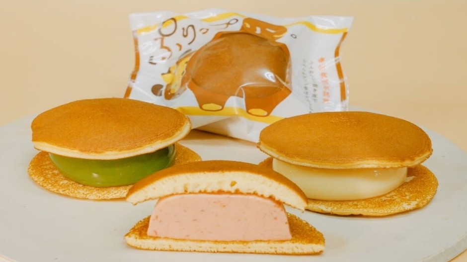 京都府精華町のふるさと納税返礼品 プリンどら焼き「ぷりっプリン」(左から抹茶、いちご、プレーン)