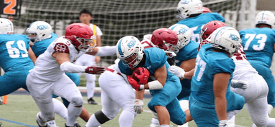 近畿大学体育会アメリカンフットボール部「KINDAI BIG BLUE」試合の様子