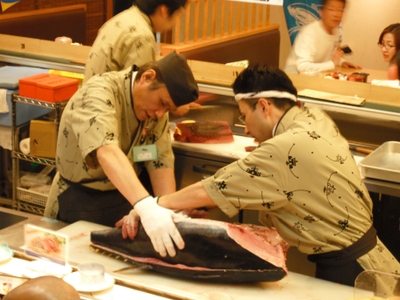 マグロ解体ショー(1)