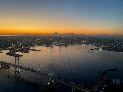 江の島を周って夕暮れの横浜、ここから都心の夜景をフライト