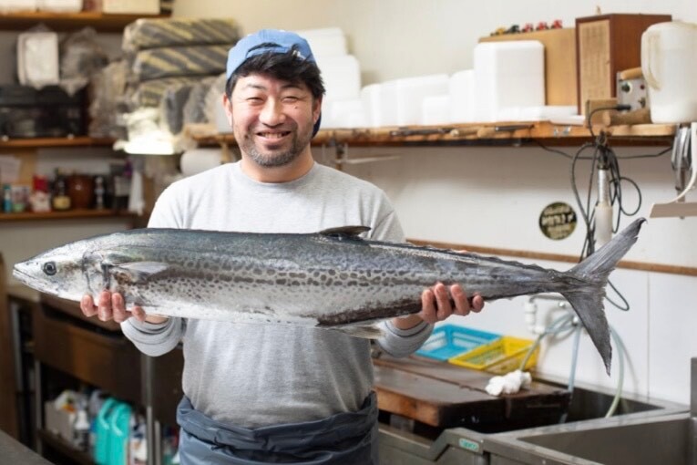 魚春 五代目