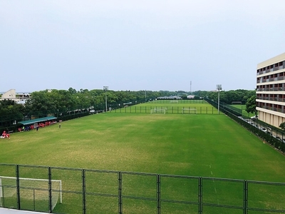 見渡す限りの「緑」!グラウンドが続く訓練基地